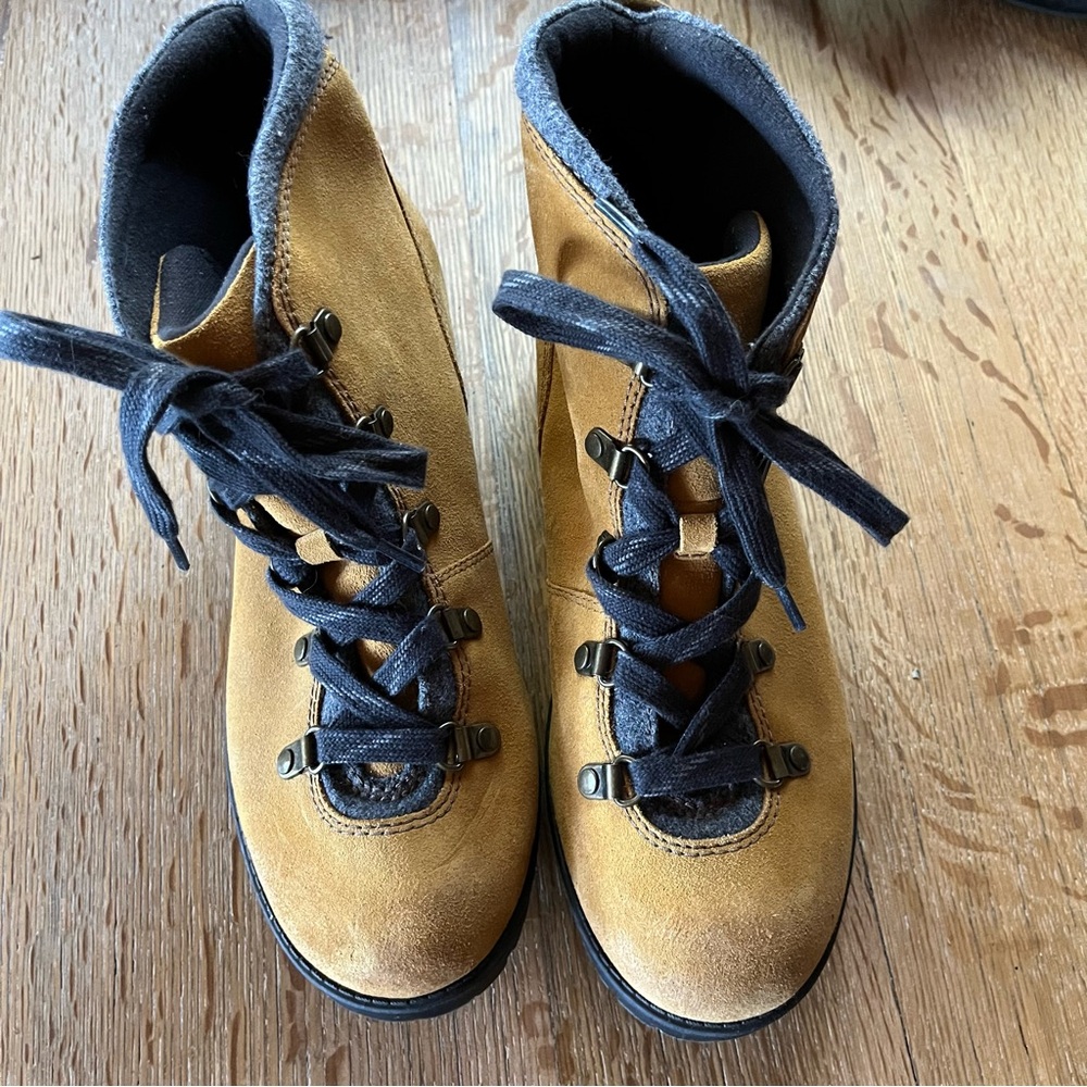 Vintage Clarks Suede Lace-Up Boots